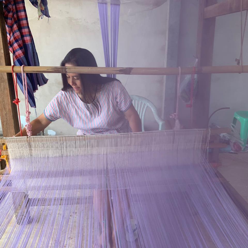 กลุ่ม ผ้าฝ้ายมัดย้อมสีธรรมชาติ บ้านหนองหญ้าป้อง